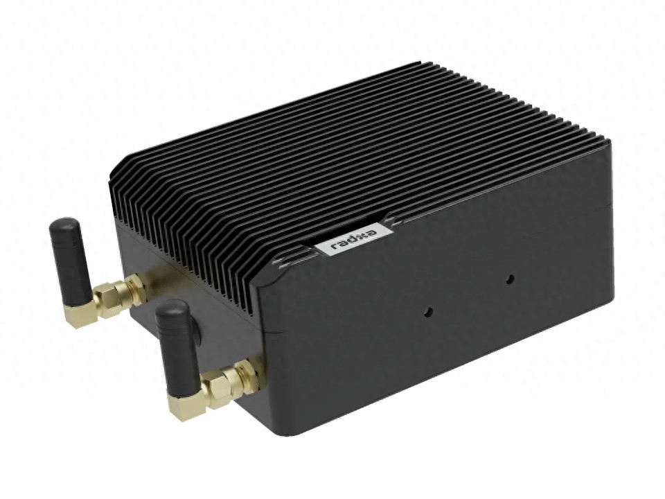 瑞莎推 Fogwise AIRbox Q900 工业边缘 AI 终端，7B 模型本地推理