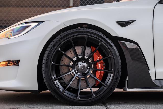 马斯克明确拒绝设立特斯拉高性能子品牌,专注自动驾驶研发