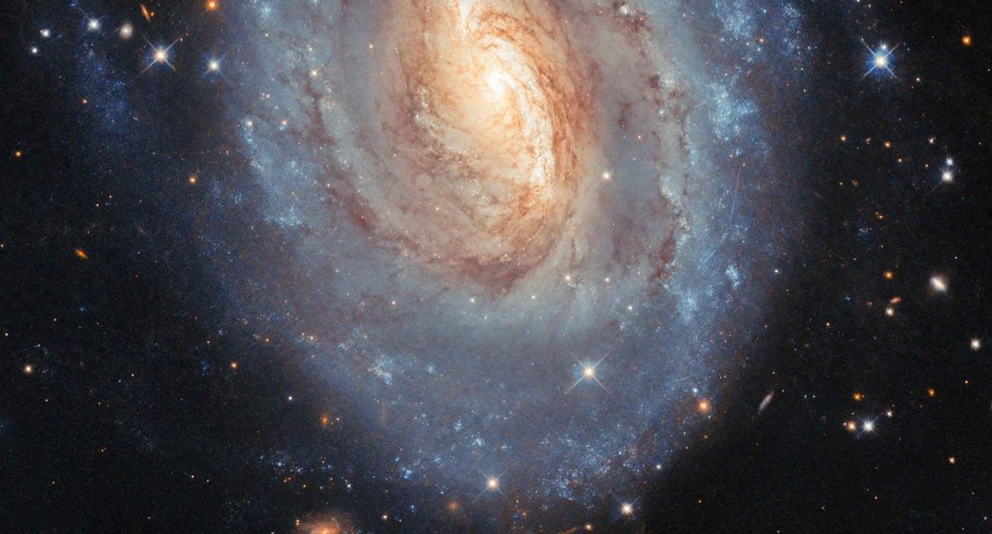 星系观测偶遇小行星“乱入”，哈勃望远镜意外收获四线轨迹