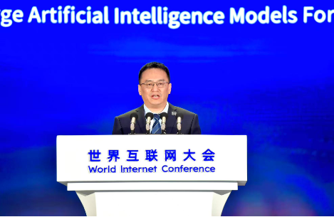 易鑫亮相世界互联网大会亚太峰会，宣布年内推出汽车金融行业首个Agentic大模型