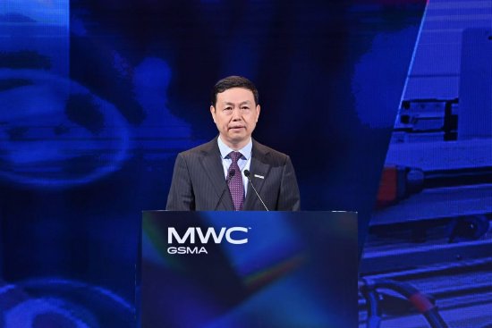 董事长杨杰：AI让硅基生命与碳基生命深度融合，未来硅基生命将形成新的“人口红利”