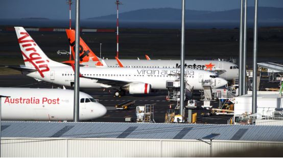 澳媒：维珍澳洲航空波音737客机行李架突然起火，疑为锂电池发热所致