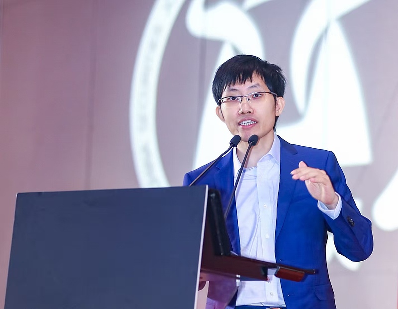 DeepSeek梁文锋首次进入全球富豪榜